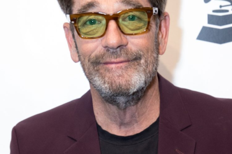 huey lewis net worth